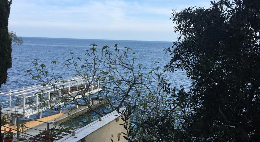 Гостевой дом Дом для отдыха Массандровская, 13  Ялта