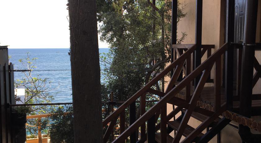 Гостевой дом Дом для отдыха Массандровская, 13  Ялта-30