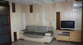 Гостевой дом Дом для отдыха Массандровская, 13  Ялта Семейный номер с видом на море-8