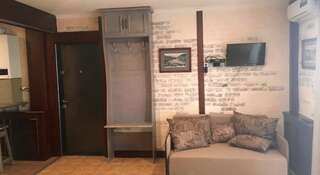 Гостевой дом Дом для отдыха Массандровская, 13  Ялта Семейный номер-студио-6