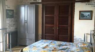 Гостевой дом Дом для отдыха Массандровская, 13  Ялта Семейный номер-студио-7